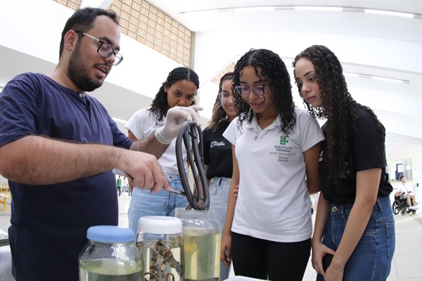 Estudantes exploram vestígios da fauna da Caatinga em oficina ministrada pelo Cemafauna na SNCT 2024