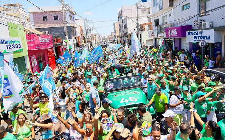 Onda verde invade as ruas de Juazeiro na Grande Puxada do 45 consolidando reeleição de Suzana Ramos, diz assessoria