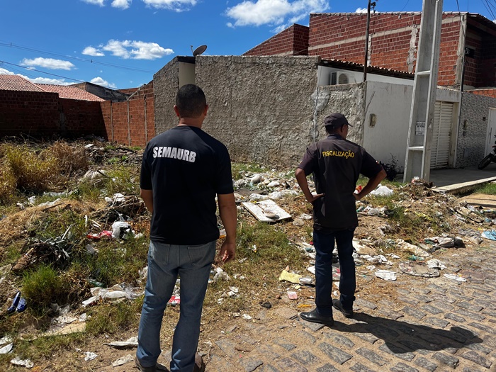 Prefeitura reforça necessidade de limpeza e muramento de terrenos baldios em Juazeiro