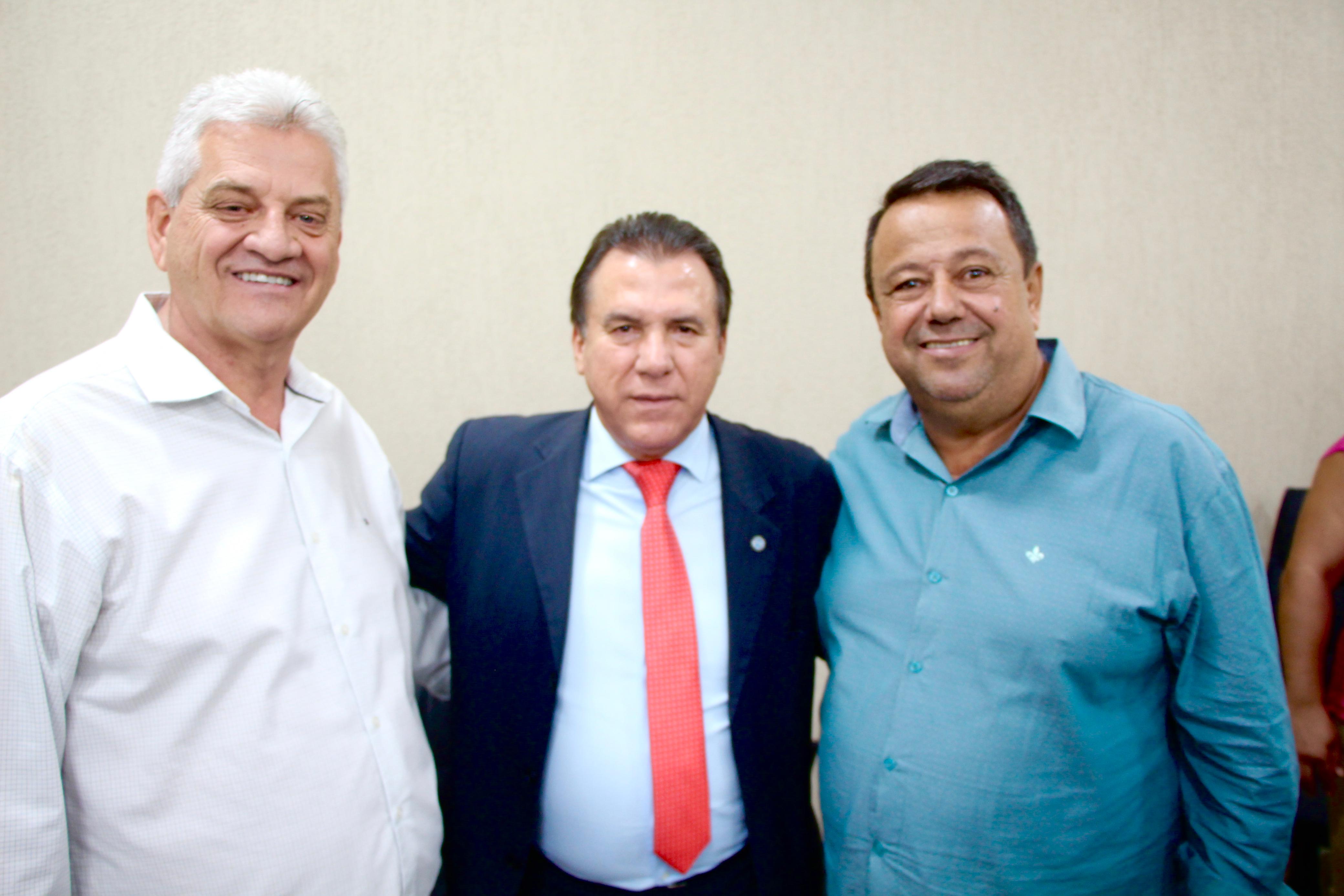 Vilmar Cappellaro e Olavo Marques participam de ato de assinatura do Pacto da fruticultura irrigada