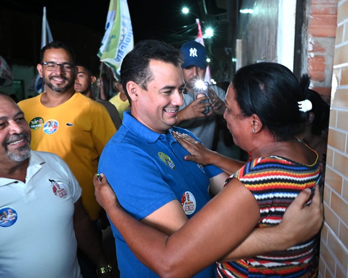 Andrei reforça compromisso com Juazeiro em caminhada no bairro Lomanto Júnior 