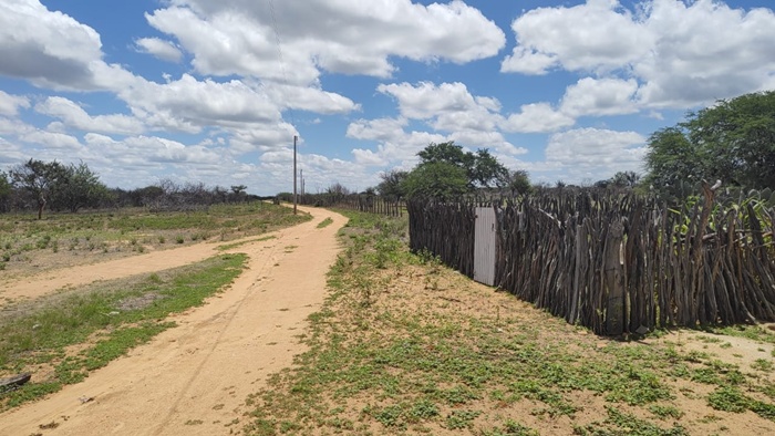 Choveu, mas reservatórios continuam baixos: Carros pipa atendem moradores da Zona Rural de Juazeiro e Petrolina